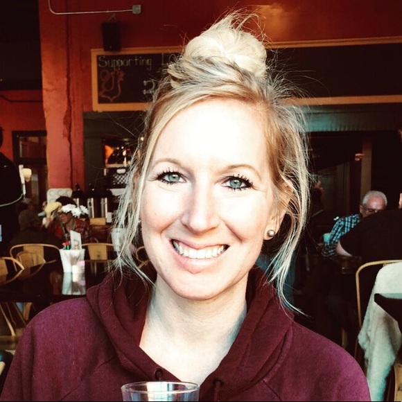 Meet your Posher, Sara - Picture 2 of 3